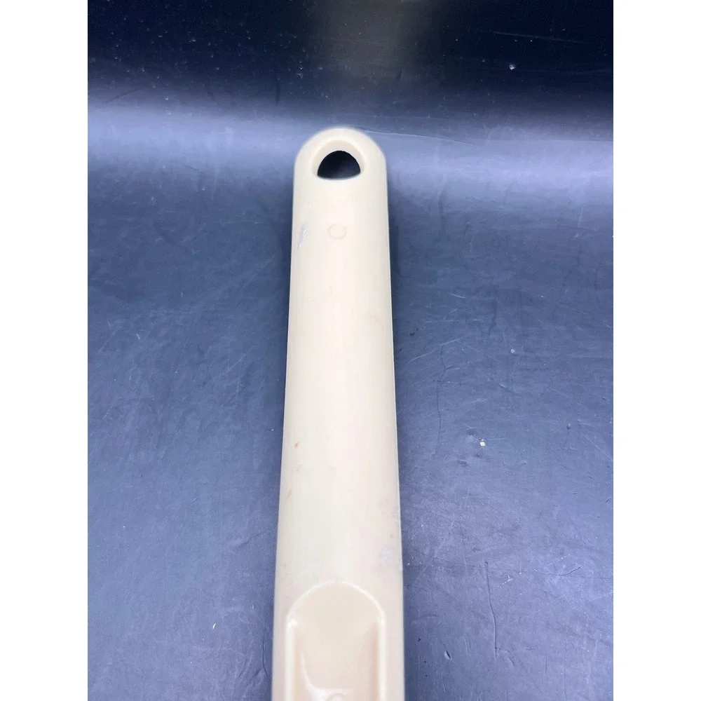 Vtg Tupperware Beige Soup Ladle Kitchen Utensil with Hanging Hole 11